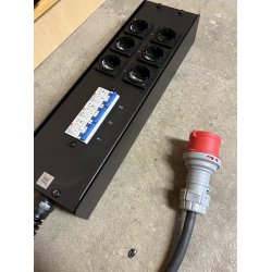 Stageboks 19'' 3U - 32A 3-fase input - 3x 16A Sikringer - Output: 3x Dobbel shuko 