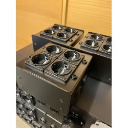 Stageboks kvart - Input: 1x True1. Output: 4x schuko, 3x true1