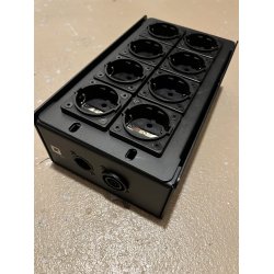 Stageboks halv - Input: 1x True1. Output: 8x schuko, 3x true1