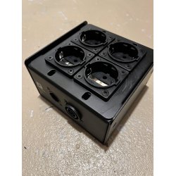 Stageboks kvart - Input: 1x True1. Output: 4x schuko, 3x true1