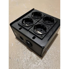 Stageboks kvart - Input: 1x True1. Output: 4x schuko, 3x true1