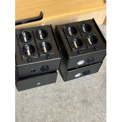 Stageboks kvart - Input: 1x True1. Output: 4x schuko, 3x true1