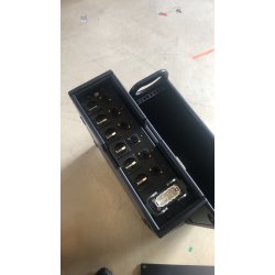 PDU 3U 32A 230/400V 6-kurser: 6x singel schuko, 6x true1, 1x true1 i front