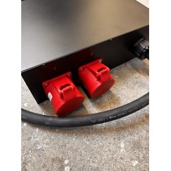 PDU 3U Rackboks Input: 400V 63A 2m kabel - Output: 2x32A Chassis